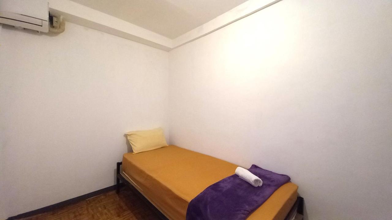 Dc Hotel & Hostel Лабуан-Бахо Экстерьер фото